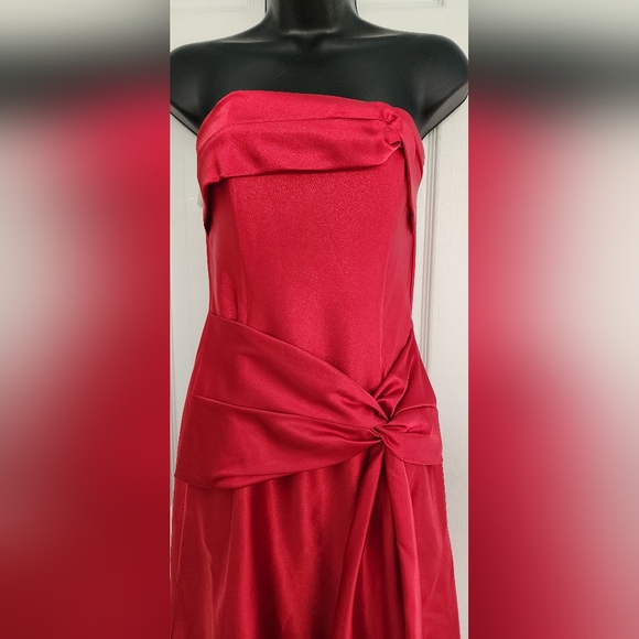 Jessica McClintock Red Strapless Evening Gown - Picture 5 of 6